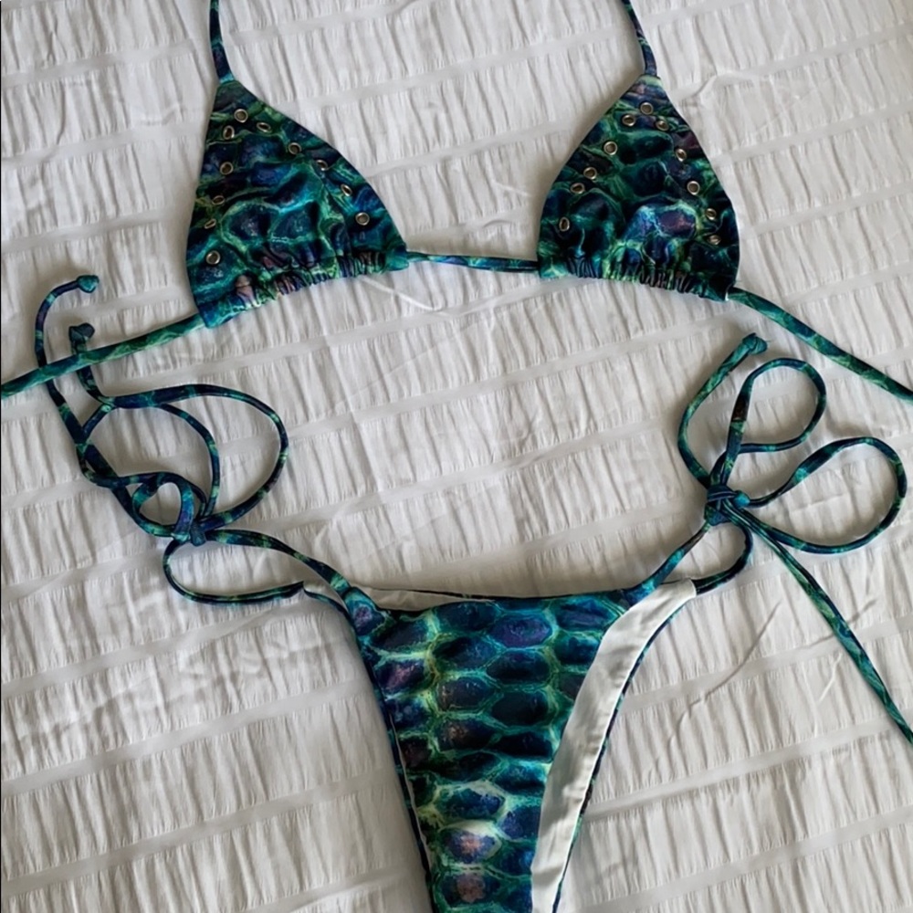 Animal print bikini like new